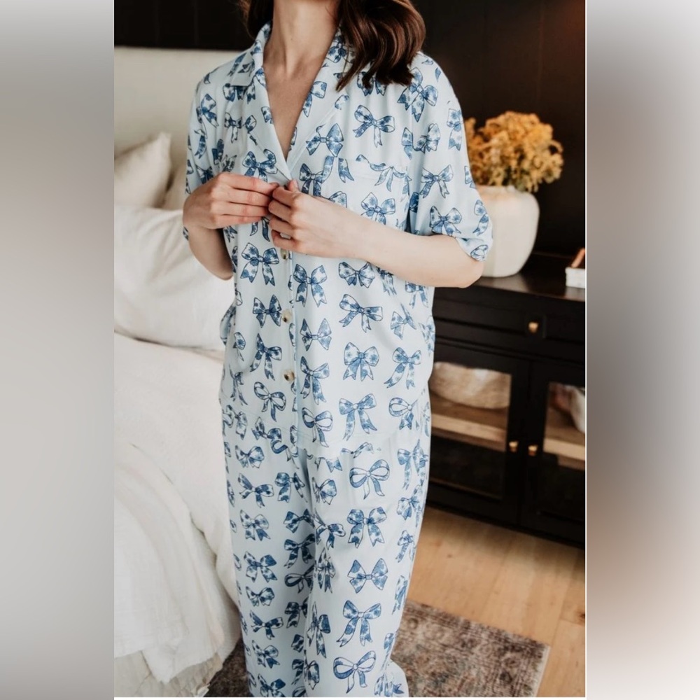 Women’s Blue Bow-Print Pajama Set